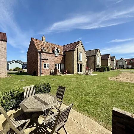 Ocean Breeze - Part Of The The Bay Village With Pool, Gym And Direct Access, Pub, Restaurant, Tennis And Meadows Walks *