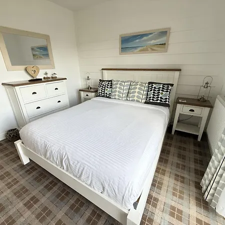 Ocean Breeze - Part Of The The Bay Village With Pool, Gym And Direct Access, Pub, Restaurant, Tennis And Meadows Walks *