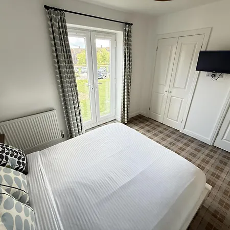 Ocean Breeze - Part Of The The Bay Village With Pool, Gym And Direct Access, Pub, Restaurant, Tennis And Meadows Walks * Filey