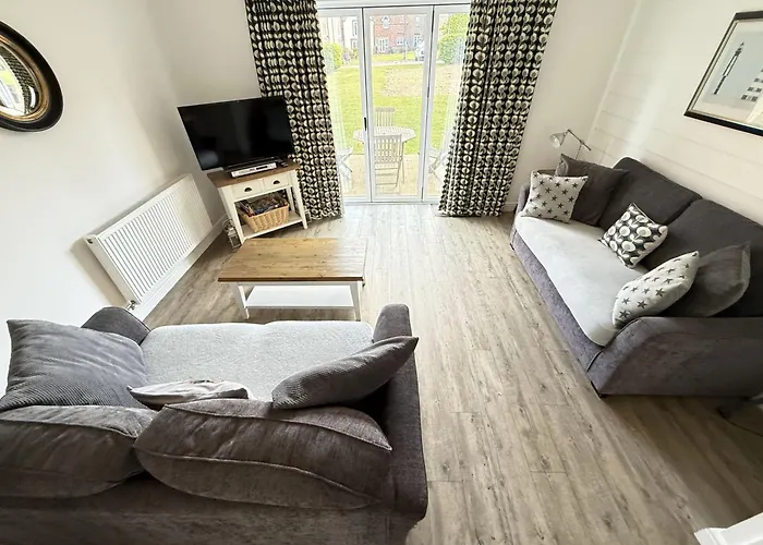 Ocean Breeze - Part Of The The Bay Village With Pool, Gym And Direct Access, Pub, Restaurant, Tennis And Meadows Walks