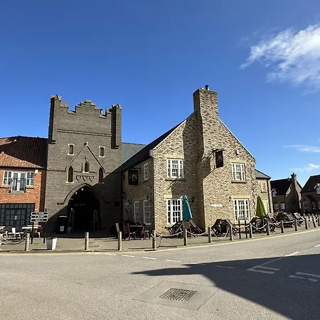 Ocean Breeze - Part Of The The Bay Village With Pool, Gym And Direct Access, Pub, Restaurant, Tennis And Meadows Walks *