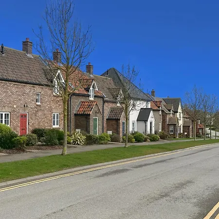 Ocean Breeze - Part Of The The Bay Village With Pool, Gym And Direct Access, Pub, Restaurant, Tennis And Meadows Walks Filey