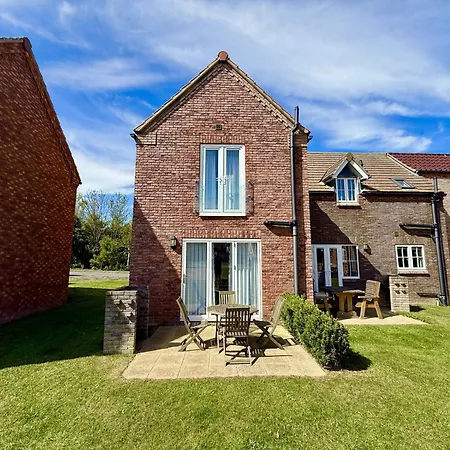 Ocean Breeze - Part Of The The Bay Village With Pool, Gym And Direct Access, Pub, Restaurant, Tennis And Meadows Walks *