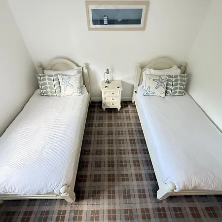 Ocean Breeze - Part Of The The Bay Village With Pool, Gym And Direct Access, Pub, Restaurant, Tennis And Meadows Walks * Filey