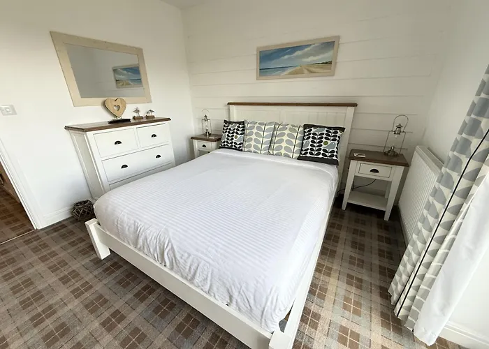 Ocean Breeze - Part Of The The Bay Village With Pool, Gym And Direct Access, Pub, Restaurant, Tennis And Meadows Walks *