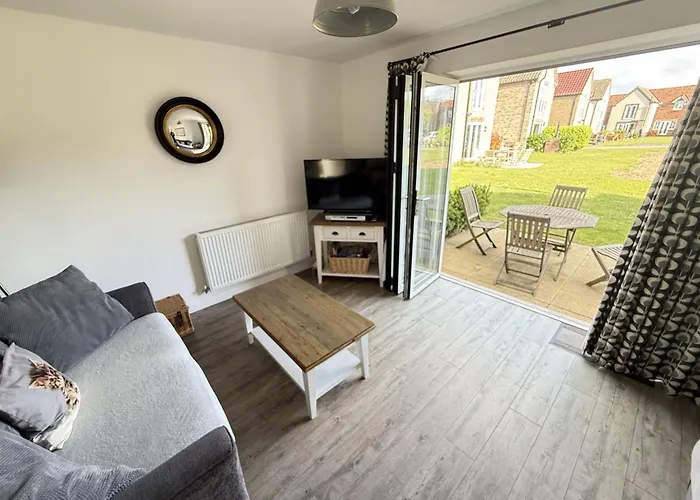 Ocean Breeze - Part Of The The Bay Village With Pool, Gym And Direct Access, Pub, Restaurant, Tennis And Meadows Walks Filey