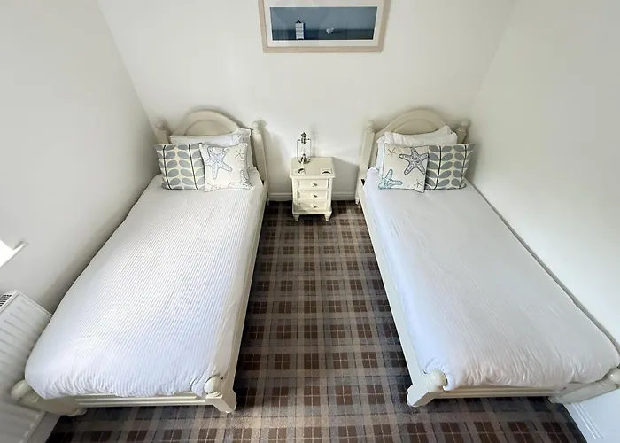 Ocean Breeze - Part Of The The Bay Village With Pool, Gym And Direct Access, Pub, Restaurant, Tennis And Meadows Walks * Filey