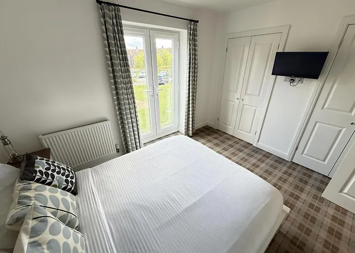 Ocean Breeze - Part Of The The Bay Village With Pool, Gym And Direct Access, Pub, Restaurant, Tennis And Meadows Walks * Filey