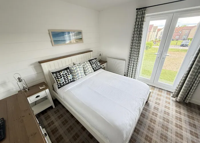 Ocean Breeze - Part Of The The Bay Village With Pool, Gym And Direct Access, Pub, Restaurant, Tennis And Meadows Walks *