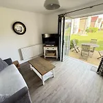Ocean Breeze - Part Of The The Bay Village With Pool, Gym And Direct Access, Pub, Restaurant, Tennis And Meadows Walks Файли