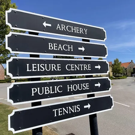 Ocean Breeze - Part Of The The Bay Village With Pool, Gym And Direct Access, Pub, Restaurant, Tennis And Meadows Walks Filey